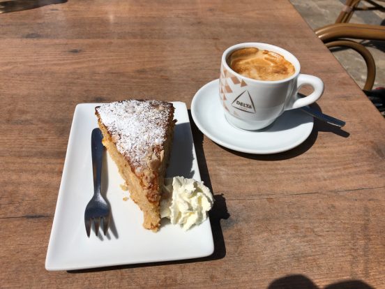 Mandelkuchen und Kaffee auf Mallorca - iamcycling.de
