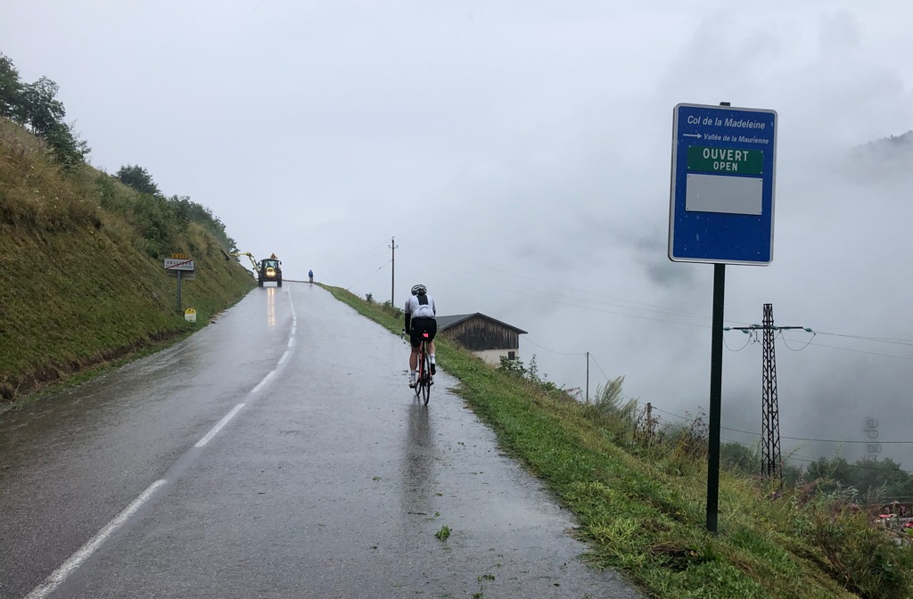 iamcycling-Savoyer-Alpen-Regen auf dem Weg zum Col de la Madeleine
