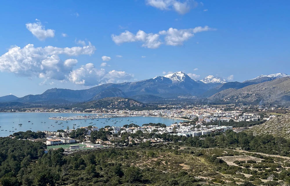 SpeedVille Trainingscamp Mallorca 2023 - Blick auf Port de Pollenca